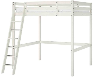 Il letto a soppalco Storå di Ikea, in legno massiccio bianco, misura L 152 x P 213 x H 214 cm. Costa 449 euro. www.ikea.com Il letto a soppalco Storå di Ikea, in legno massiccio bianco, misura L 152 x P 213 x H 214 cm. Costa 449 euro. www.ikea.com