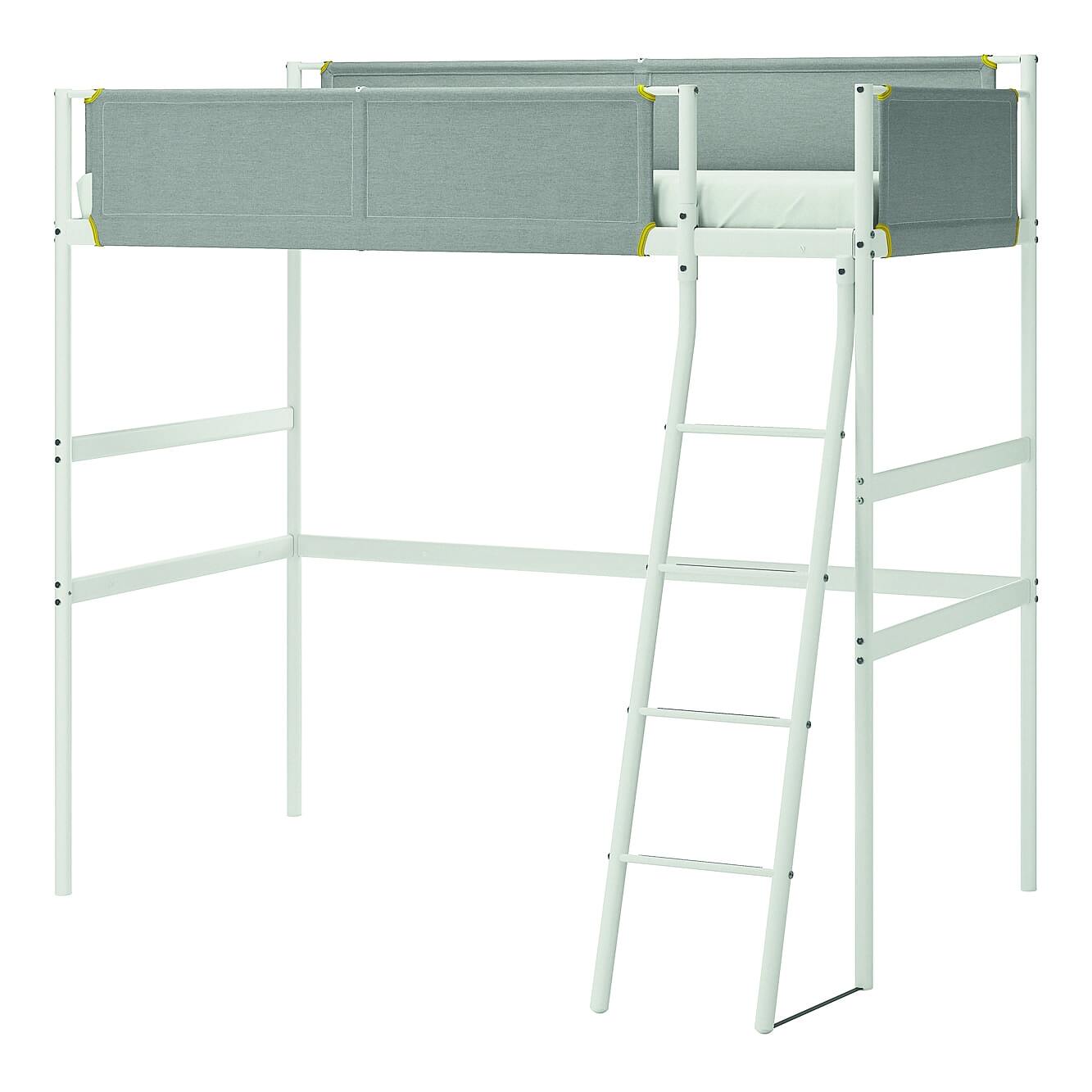 La struttura per letto a soppalco Vitval di Ikea è in acciaio con laccatura epossidica, il tessuto di protezione è in poliestere. Misura L 97 x P 207 x H 195 cm (H sotto 151 cm); costa 299 euro. giornonotte.moretticompact.it