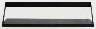 La mensola Ribbon di Ethnicraft, in rovere massello verniciato con sistema di sospensione in metallo, misura L 70 x P 20 x H 17 cm. Costa 179 euro. www.ethnicraft.com La mensola Ribbon di Ethnicraft, in rovere massello verniciato con sistema di sospensione in metallo, misura L 70 x P 20 x H 17 cm. Costa 179 euro. www.ethnicraft.com