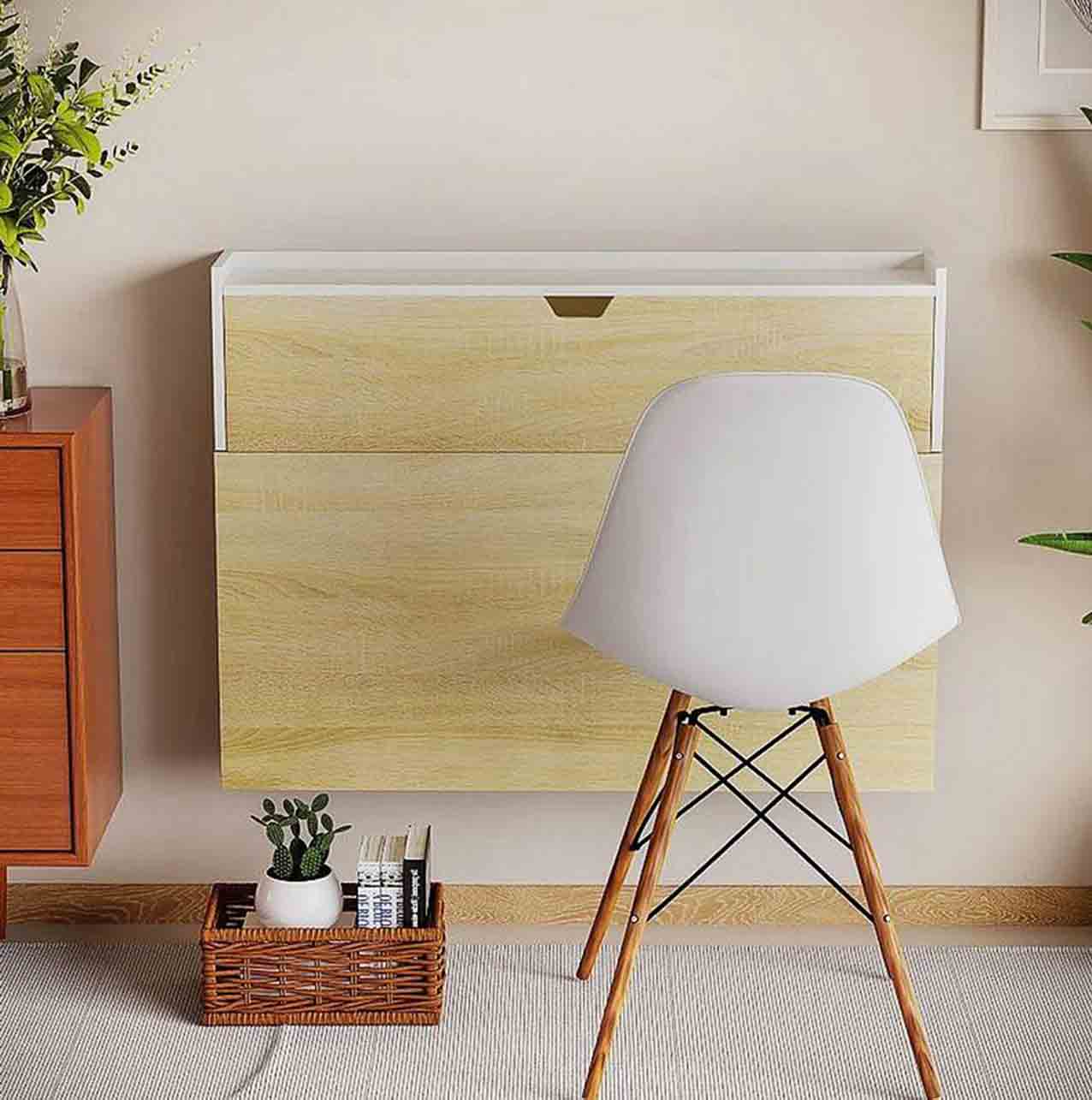 In vendita da GiordanoShop, il mobile scrivania ha la struttura in truciolare e melamminico bianco ed effetto legno. Misura L 100 x P 18/45,5 x H 74 cm, Costa 142,90 euro. www.giordanoshop.com In vendita da GiordanoShop, il mobile scrivania ha la struttura in truciolare e melamminico bianco ed effetto legno. Misura L 100 x P 18/45,5 x H 74 cm, Costa 142,90 euro. www.giordanoshop.com