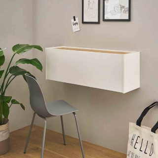 In truciolare rivestito in melammina bianca con top effetto legno, Olon di Loftscape misura
L 100 x P 30/65 x H 35 cm. Costa 199,99 euro ed è in vendita su www.home24.it. In truciolare rivestito in melammina bianca con top effetto legno, Olon di Loftscape misura
L 100 x P 30/65 x H 35 cm. Costa 199,99 euro ed è in vendita su www.home24.it.