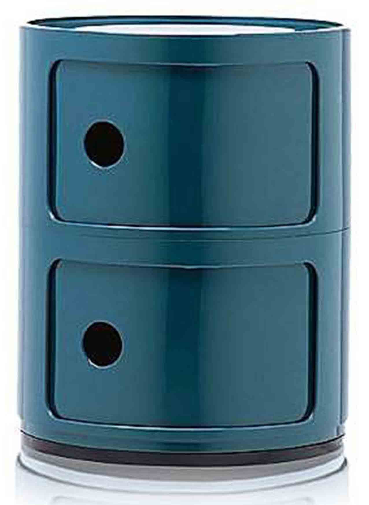 Il mobile della serie Componibili Classic di Kartell, in Abs colorato in massa, è un'icona del design contemporaneo. Proposto in numerosi colori e versioni, qui è nella misura Ø 32 x H 40 cm. Costa 112 euro. www.kartell.it Il mobile della serie Componibili Classic di Kartell, in Abs colorato in massa, è un'icona del design contemporaneo. Proposto in numerosi colori e versioni, qui è nella misura Ø 32 x H 40 cm. Costa 112 euro. www.kartell.it