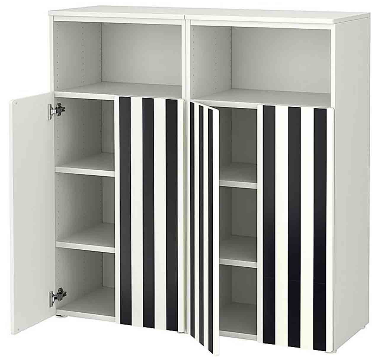 Con ante a righe in bianco e nero, la combinazione di mobili Småstad/Platsa di Ikea integra vani a giorno e scomparti chiusi. È in fibra di legno con lamina di carta. Misura L 60+60 x P 42 x H 123 cm. Costa 282 euro. www.ikea.com Con ante a righe in bianco e nero, la combinazione di mobili Småstad/Platsa di Ikea integra vani a giorno e scomparti chiusi. È in fibra di legno con lamina di carta. Misura L 60+60 x P 42 x H 123 cm. Costa 282 euro. www.ikea.com