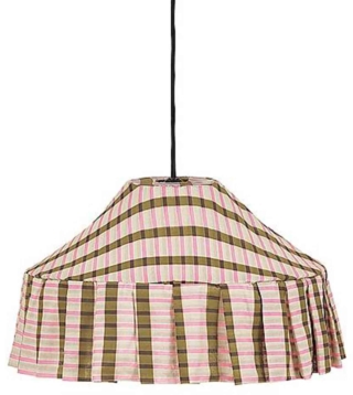 Il paralume Nicole di Nobodinoz è in voile di cotone plissettato e stampato; la struttura è in ferro nero. Misura Ø 50 x 28 cm; costa 89,95 euro. www.nobodinoz.com Il paralume Nicole di Nobodinoz è in voile di cotone plissettato e stampato; la struttura è in ferro nero. Misura Ø 50 x 28 cm; costa 89,95 euro. www.nobodinoz.com