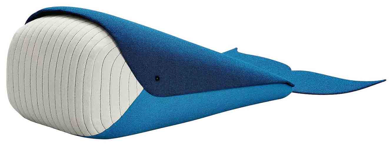 Whale Large di Eo fa parte della collezione di imbottiti Zoo che comprende tre animali, ognuno simbolo di uno degli elementi del pianeta: il tucano per l'aria, la balena per l'acqua e il panda per la terra. Rivestito di tessuto Kvadrat in lana, ha l'interno in espanso. Misura 87 x 47 x H 32 cm; prezzo da rivenditore. www.eo-shop.com Whale Large di Eo fa parte della collezione di imbottiti Zoo che comprende tre animali, ognuno simbolo di uno degli elementi del pianeta: il tucano per l'aria, la balena per l'acqua e il panda per la terra. Rivestito di tessuto Kvadrat in lana, ha l'interno in espanso. Misura 87 x 47 x H 32 cm; prezzo da rivenditore. www.eo-shop.com