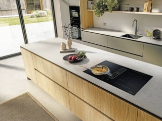Il piano aspirante
Galileo Wide di Faber
dalla superficie Black Matt
ha l'interfaccia nascosta
da spento e zone Dual Flex. www.faberspa.com Il piano aspirante
Galileo Wide di Faber
dalla superficie Black Matt
ha l'interfaccia nascosta
da spento e zone Dual Flex. www.faberspa.com