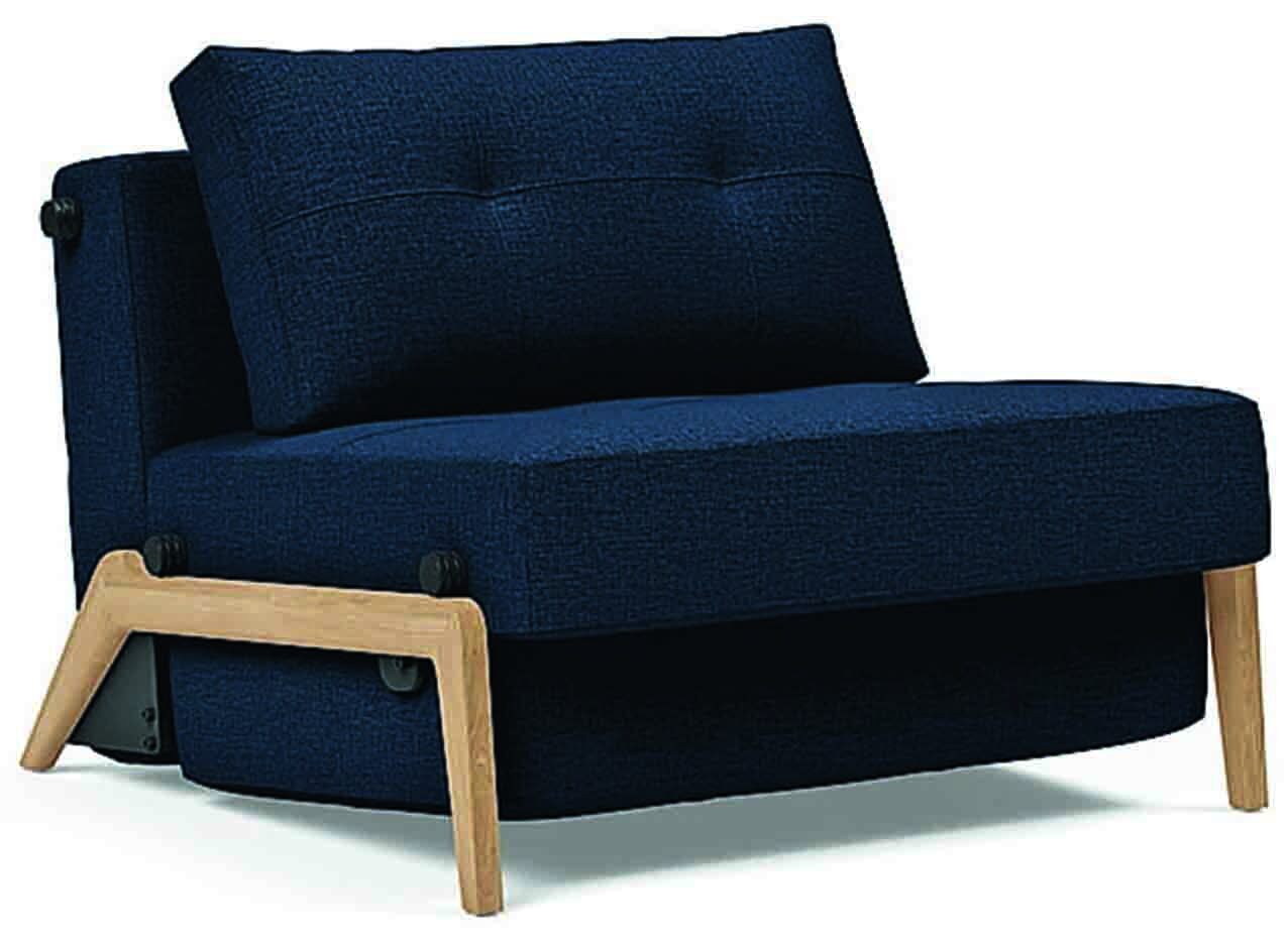 Cubed 90 Wood Chair di Innovation Living in vendita su Design Republic ha un sistema di trasformazione che piega le gambe automaticamente. Chiuso misura L 95 x P 103 x H 79 cm, aperto L 200 x P 90 x H 38 cm. Costa 1.495 euro.  www.designrepublic.com