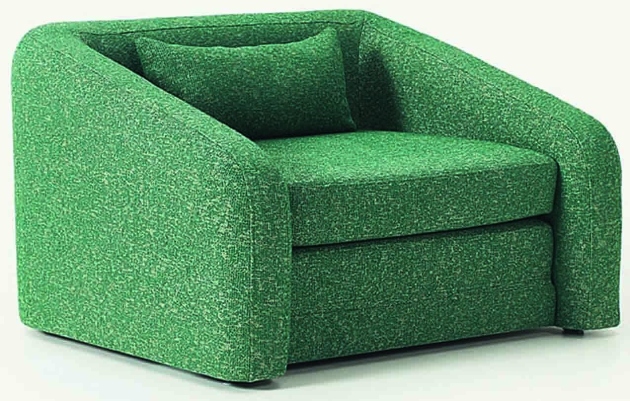 Bouclé verde per il rivestimento
di Eliot di Westwing Collection. La poltrona misura L 100 x P 94 x H 70 cm (chiusa); L 80 x P 200 (aperta). Costa 899 euro. www.westwing.it