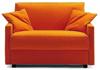 Go Small di Campeggi aperta offre un letto con materasso da 75 x 200 cm. Chiusa, misura L 115 x P 92 x H 86. Costa da 1.670 euro. www.campeggidesign.it