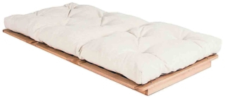 Origami di Vivere Zen si compone di un materasso futon con rivestimento non sfoderabile in cotone greggio color ecrù che fa anche da cuscino di seduta e schienale. Misura L 90 x P 115 x H 68/89 cm (chiuso); L 90 x P 200 x H 10 cm (aperto). Costa da 684,82 euro. www.viverezen.it