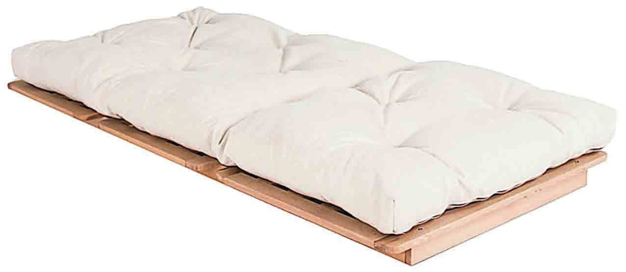 Origami di Vivere Zen si compone di un materasso futon con rivestimento non sfoderabile in cotone greggio color ecrù che fa anche da cuscino di seduta e schienale. Misura L 90 x P 115 x H 68/89 cm (chiuso); L 90 x P 200 x H 10 cm (aperto). Costa da 684,82 euro. www.viverezen.it