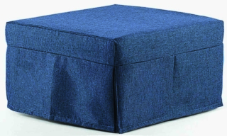 Contract di Mondo Convenienza ha la struttura in acciaio verniciato con polveri epossidiche grigio metallizzato. Misura 78 x 78 x H 47 cm (chiuso); L 76 x P 198,5 x H 47 cm (aperto). Costa 235 euro + 44 euro la housse in tessuto blu. www.mondoconv.it