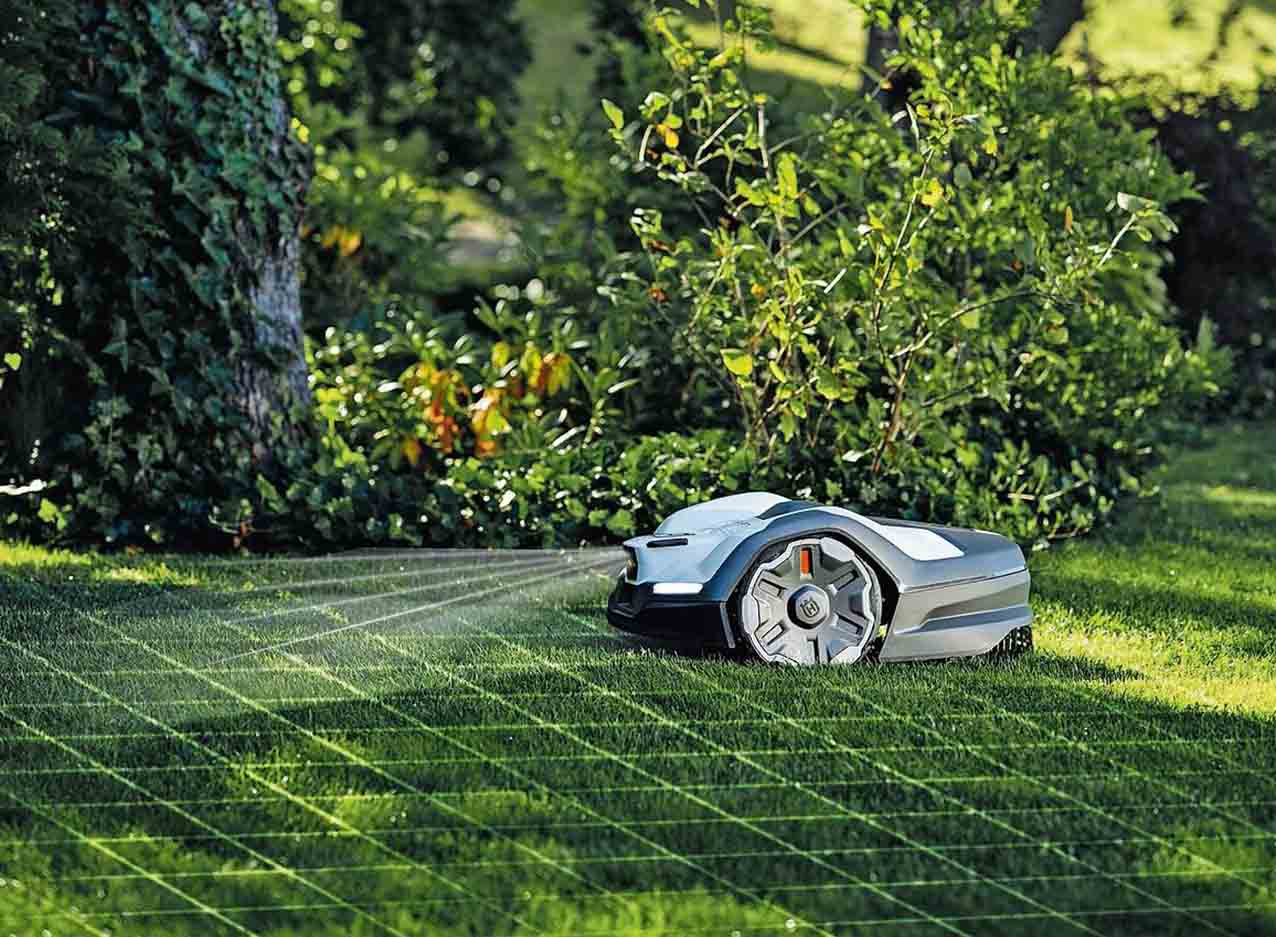 Il robot tagliaerba Automower® 405VE NERA di Husqvarna senza fili ha una capacità di area di lavoro di 900 mq.
L'app Automower Connect® controlla
a distanza l'apparecchio con connettività Bluetooth®. Misura L 68 x P 44 x
H 28 cm e costa 2.699 euro. Il robot tagliaerba Automower® 405VE NERA di Husqvarna senza fili ha una capacità di area di lavoro di 900 mq.
L'app Automower Connect® controlla
a distanza l'apparecchio con connettività Bluetooth®. Misura L 68 x P 44 x
H 28 cm e costa 2.699 euro.