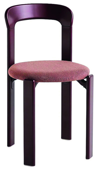 Grape red - bordeaux Steelcut Trio 416 di Hay ha la struttura in legno verniciato e il sedile imbottito rivestito in tessuto. Misura L 44 x P 49 x H 80-46,5 cm. Costa 650 euro. www.hay.com Grape red - bordeaux Steelcut Trio 416 di Hay ha la struttura in legno verniciato e il sedile imbottito rivestito in tessuto. Misura L 44 x P 49 x H 80-46,5 cm. Costa 650 euro. www.hay.com