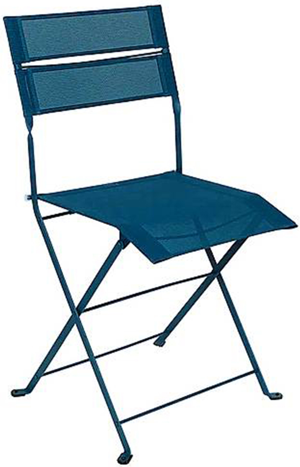 Pieghevole, la sedia Latitude di Fermob è in acciaio rivestita in un resistente tessuto tecnico. Pesa 4,2 kg e misura L 46 x P 67 x H 87,5 cm. Costa 150 euro. www.fermob.com