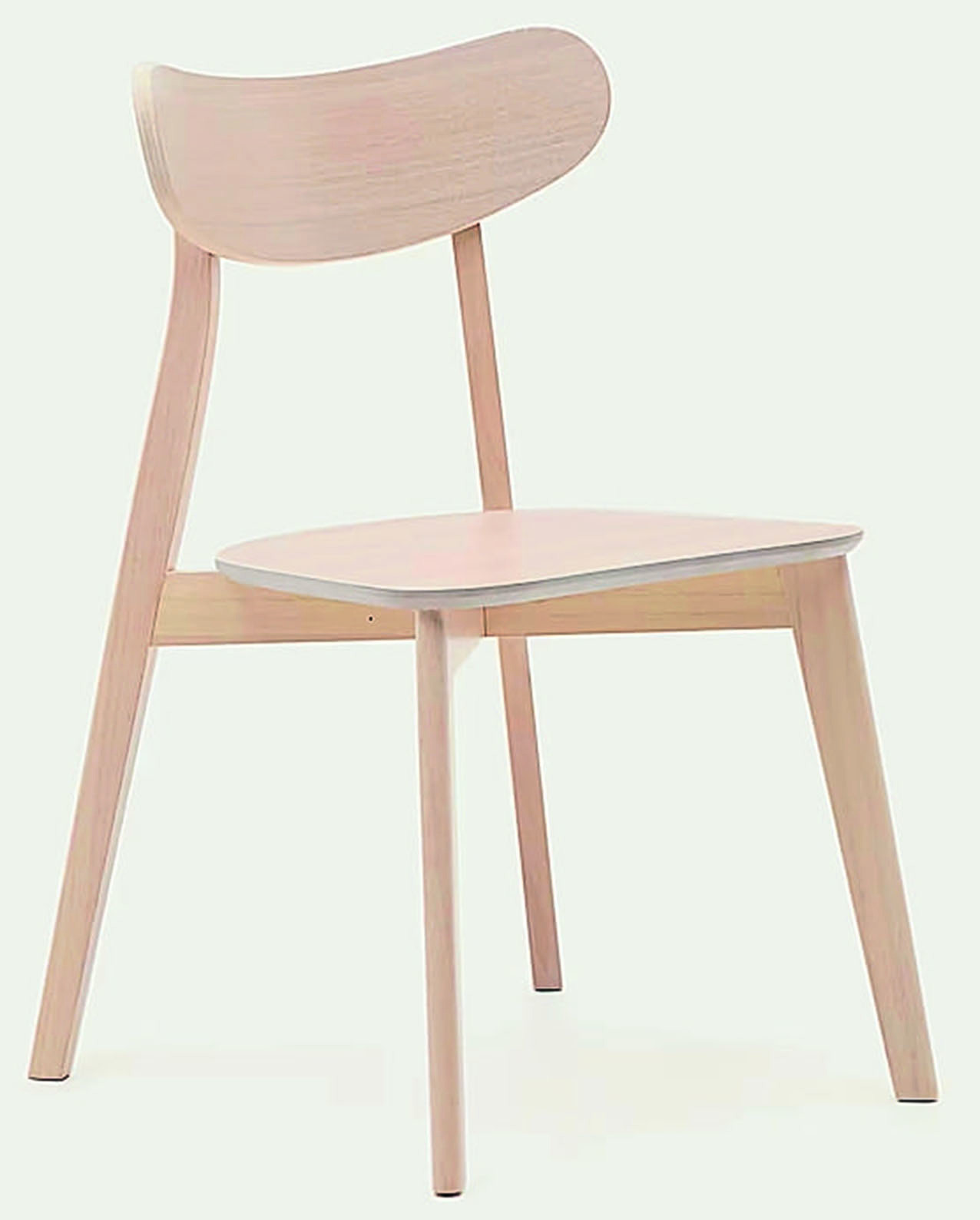 La sedia Safina di Kave Home è impiallacciata rovere e caucciù. Misura L 49 x P 50 x H 80 cm; costa 119 euro. kavehome.com