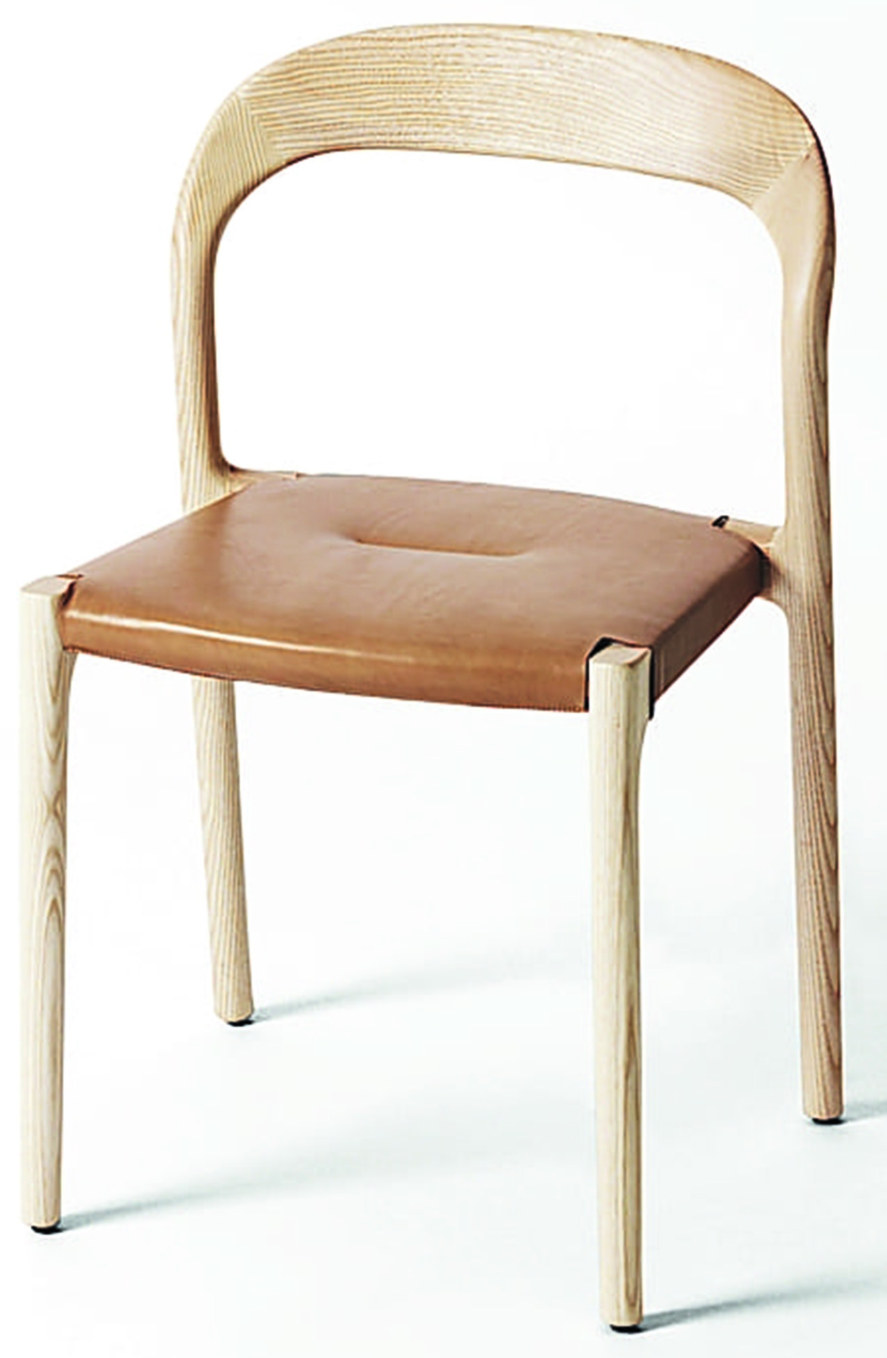 In massello di frassino con seduta rivestita in pelle Ticino di Living Divani misura L 53 x P 49 x H 81-46 cm. Prezzo da rivenditore. livingdivani.it In massello di frassino con seduta rivestita in pelle Ticino di Living Divani misura L 53 x P 49 x H 81-46 cm. Prezzo da rivenditore. livingdivani.it