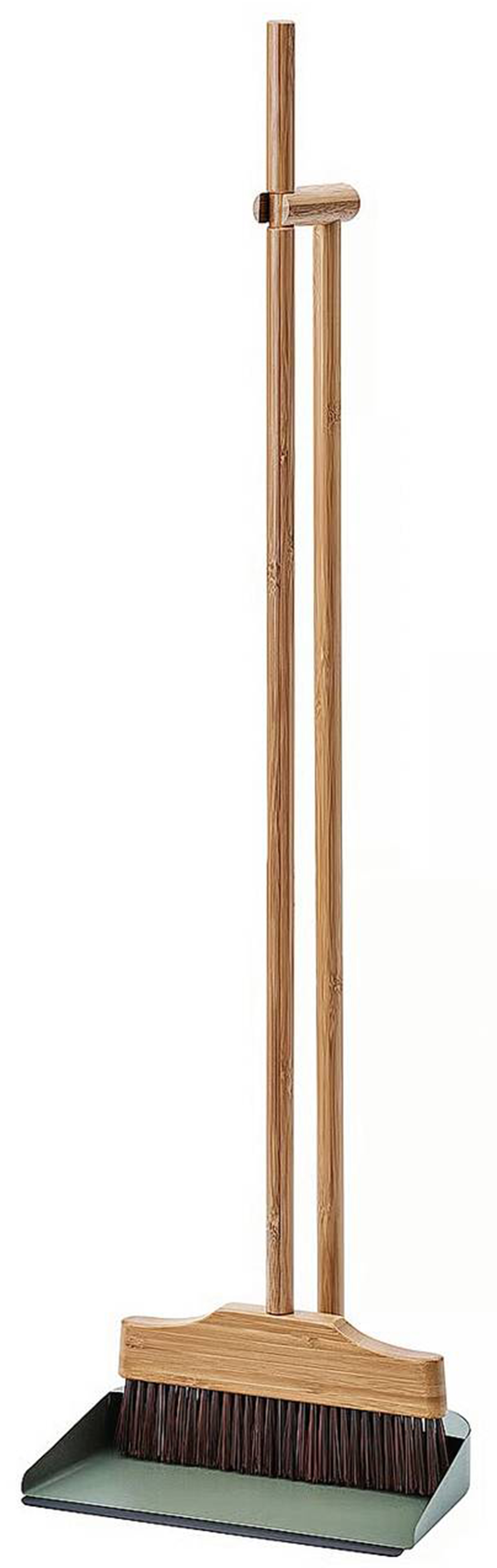 Il set Vindsikt di Ikea comprende una paletta in metallo con il bordo in gomma per facilitare la raccolta della polvere e il manico in bambù, utilizzabile anche come supporto per la scopa. Misura L 27 x P 20,5 x H 80-90,8 cm. Costa 17,50 euro. www.ikea.com Il set Vindsikt di Ikea comprende una paletta in metallo con il bordo in gomma per facilitare la raccolta della polvere e il manico in bambù, utilizzabile anche come supporto per la scopa. Misura L 27 x P 20,5 x H 80-90,8 cm. Costa 17,50 euro. www.ikea.com
