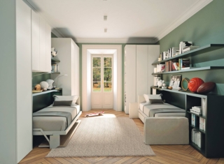 Il sistema trasformabile Making Room di Clei si compone a sinistra di Kali Board 90, con letto a scomparsa e piano scrittoio maxi con movimento basculante; a destra Kali Sofa 90, con letto a scomparsa e divano con movimento basculante. Il primo misura L 216 x P 85,3/95,2 x H 102,3 cm e costa da 2.359 euro; il secondo misura L 216 x x 118/122,5 x H 102,3 cm e costa da 4.2456 euro. www.clei.it Il sistema trasformabile Making Room di Clei si compone a sinistra di Kali Board 90, con letto a scomparsa e piano scrittoio maxi con movimento basculante; a destra Kali Sofa 90, con letto a scomparsa e divano con movimento basculante. Il primo misura L 216 x P 85,3/95,2 x H 102,3 cm e costa da 2.359 euro; il secondo misura L 216 x x 118/122,5 x H 102,3 cm e costa da 4.2456 euro. www.clei.it
