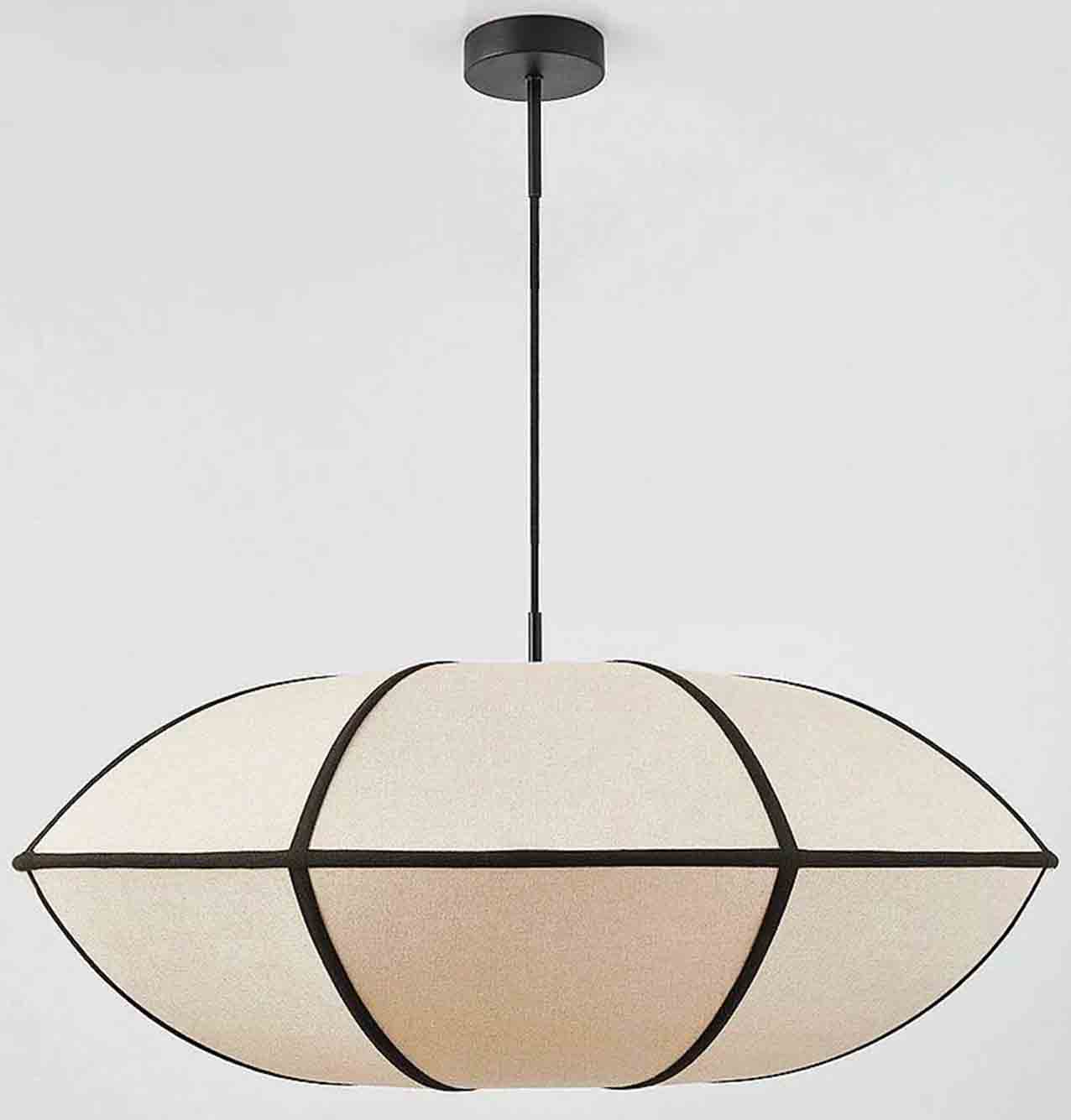 La sospensione Patraix di Sklum ha il paralume in lino bianco-écru con profili neri. Misura Ø 70 x H 25/191 cm. Costa 88,95 euro. www.sklum.com La sospensione Patraix di Sklum ha il paralume in lino bianco-écru con profili neri. Misura Ø 70 x H 25/191 cm. Costa 88,95 euro. www.sklum.com