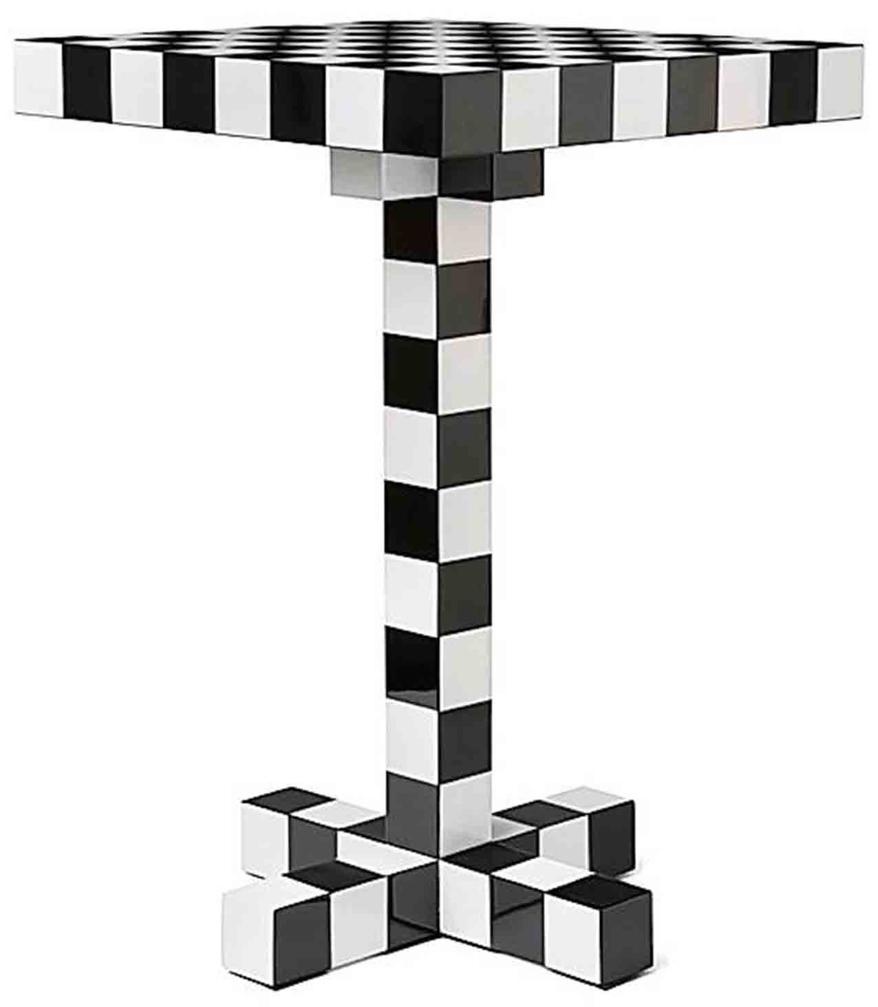 In legno laccato, struttura in acciaio e Mdf, il tavolino- tavolo da gioco Chess di Moooi misura 40 x 40 x H 60 cm. Costa 1.306 euro. www.moooi.com In legno laccato, struttura in acciaio e Mdf, il tavolino- tavolo da gioco Chess di Moooi misura 40 x 40 x H 60 cm. Costa 1.306 euro. www.moooi.com
