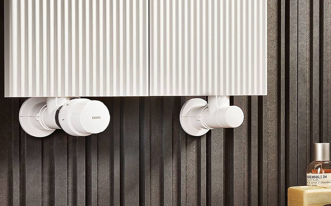 La serie High
Style di Caleffi
comprende valvole termostatizzabili e
detentori per termoarredi.
Le prime regolano
il flusso di acqua calda
che entra nell’elemento,
i secondi servono
per bilanciare
l’impianto, ottimizzando
il ritorno dell’acqua
che passa dentro l'apparecchio e isolandolo. www.caleffi.com