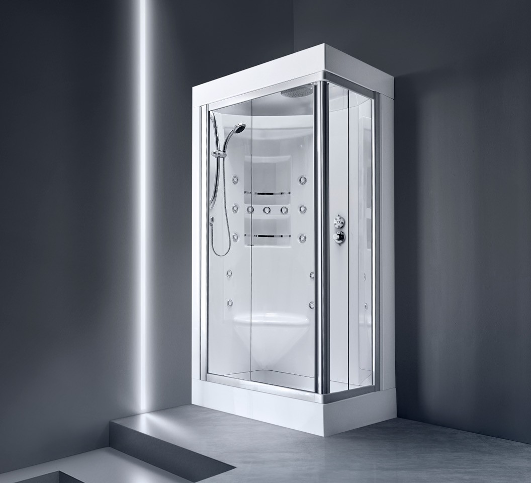 Il box doccia angolare multifunzione Acquazzurra 80 di Treesse è realizzato con cristallo temperato da 6 mm. È dotato di idromassaggio verticale e cervicale e, nella versione STB, di bagno turco, e di seggiolino integrato. Misura L 80 x P 100 x H 220 cm. Prezzo su richiesta. www.gruppotres.com Il box doccia angolare multifunzione Acquazzurra 80 di Treesse è realizzato con cristallo temperato da 6 mm. È dotato di idromassaggio verticale e cervicale e, nella versione STB, di bagno turco, e di seggiolino integrato. Misura L 80 x P 100 x H 220 cm. Prezzo su richiesta. www.gruppotres.com