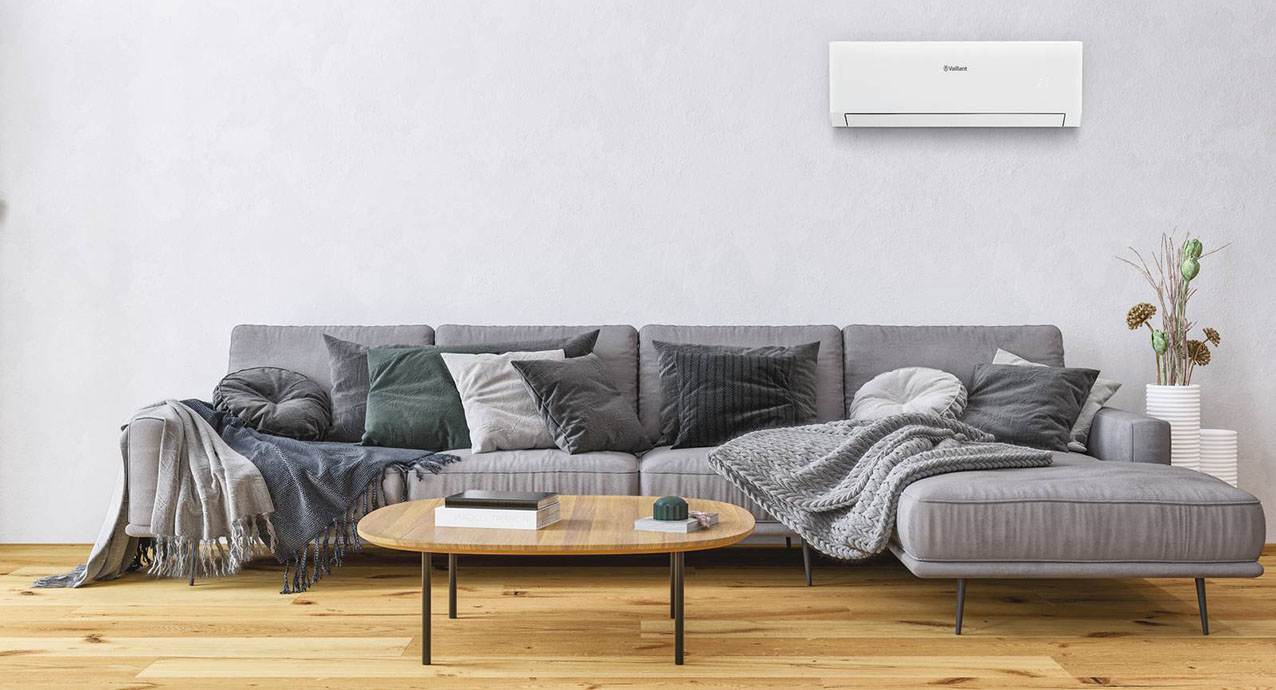 L’unità interna di climaVAIR plus di Vaillant ingombra solo 20 cm: progettato per offrire benessere e performance durante tutto l’anno, è dotato di intelligenza artificiale, che crea il comfort desiderato in ogni ambiente ottimizzando i consumi. Funziona con tecnologia Cold Plasma per la rimozione di batteri e inquinanti grazie all’immissione di ioni, e con tecnologia con luci UV-C per l’eliminazione di virus e batteri. Il flusso d’aria 3D a 7 velocità garantisce una temperatura equilibrata e uniforme. Disponibile in più potenze, il modello VAIP 1-025 WN da 2,7 kW
misura L 84 x P 20 x H 29 cm. Prezzo unità interna a partire da 391 euro e unità esterna a partire da 861 euro. www.vaillant.com L’unità interna di climaVAIR plus di Vaillant ingombra solo 20 cm: progettato per offrire benessere e performance durante tutto l’anno, è dotato di intelligenza artificiale, che crea il comfort desiderato in ogni ambiente ottimizzando i consumi. Funziona con tecnologia Cold Plasma per la rimozione di batteri e inquinanti grazie all’immissione di ioni, e con tecnologia con luci UV-C per l’eliminazione di virus e batteri. Il flusso d’aria 3D a 7 velocità garantisce una temperatura equilibrata e uniforme. Disponibile in più potenze, il modello VAIP 1-025 WN da 2,7 kW
misura L 84 x P 20 x H 29 cm. Prezzo unità interna a partire da 391 euro e unità esterna a partire da 861 euro. www.vaillant.com