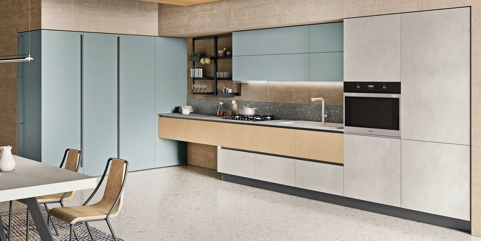 Colori pastello per la cucina ad angolo Tablet di CREO Kitchens che è composta da una parete lineare, con ante in melaminico intaglio miele e melaminico calce sale, e da una spaziosa cabina ripostiglio con mensole, nascosta nelle colonne con le ante in melaminico verde fiordo soft. Il top è realizzato in agglomerato di marmo fior di pesco matt. Nello spazio tra le colonne e i pensili trova posto il sistema d'arredo Dama da accessoriare a piacere. Prezzo su richiesta. https://www.creokitchens.it