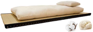 Il kit Tatami 1 + Futun Puro Cotone
di È Natura è disponibile in più misure. La versione da 90 x 200 cm costa 606 euro. enatura-shop.com