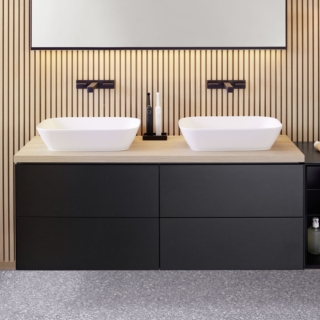 Ha design squadrato il miscelatore per lavabo Geberit ONE dal look moderno pensato per montaggio a parete. A due manopole, è di colore nero opaco con finitura facile da pulire. Misura L 22 x P 20,4 x H 4,7 cm. Prezzo 1.154 euro. www.geberit.it