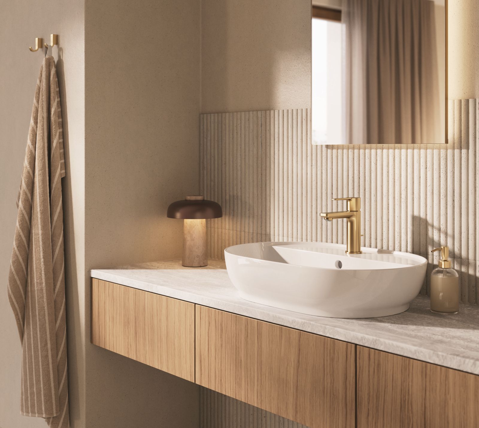 Fa parte della collezione Lineare di Grohe il miscelatore monocomando per lavabo taglia S in oro spazzolato caratterizzato da un design dettato dall’equilibrio tra il volume cilindrico e le precise forme rettangolari. È dotato di cartuccia ceramica SilkMove e di AquaCalibrator che limita la portata dell’acqua a 5,7 l/min. Ha un’altezza di 21,3 cm. Prezzo 679,54 euro. www.grohe.com