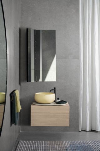 Il mobile lavabo sospeso Delfo76 di Ceramica Cielo in rovere ha bacinella nella finitura Canapa e piano ovale in ceramica nella finitura Lino. Il design è di Andrea Parisio e Giuseppe Pezzano. Misura L 76 x P 48 x H 40 cm. Prezzo su richiesta. www.ceramicacielo.it