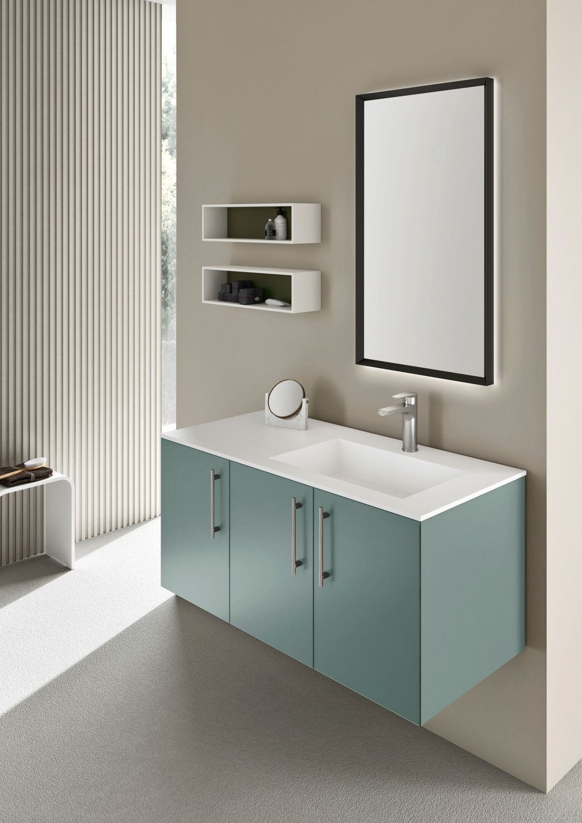Il mobile lavabo sospeso Eclipse di Geromin ha finitura vetro Venezia in colore Laguna opaco. Il top con vasca integrata in Tecnotek Bianco ha uno spessore di 1,2 cm. Misura L 105 x P 50 x H 87 cm. Prezzo su richiesta. https://gruppogeromin.com/it/