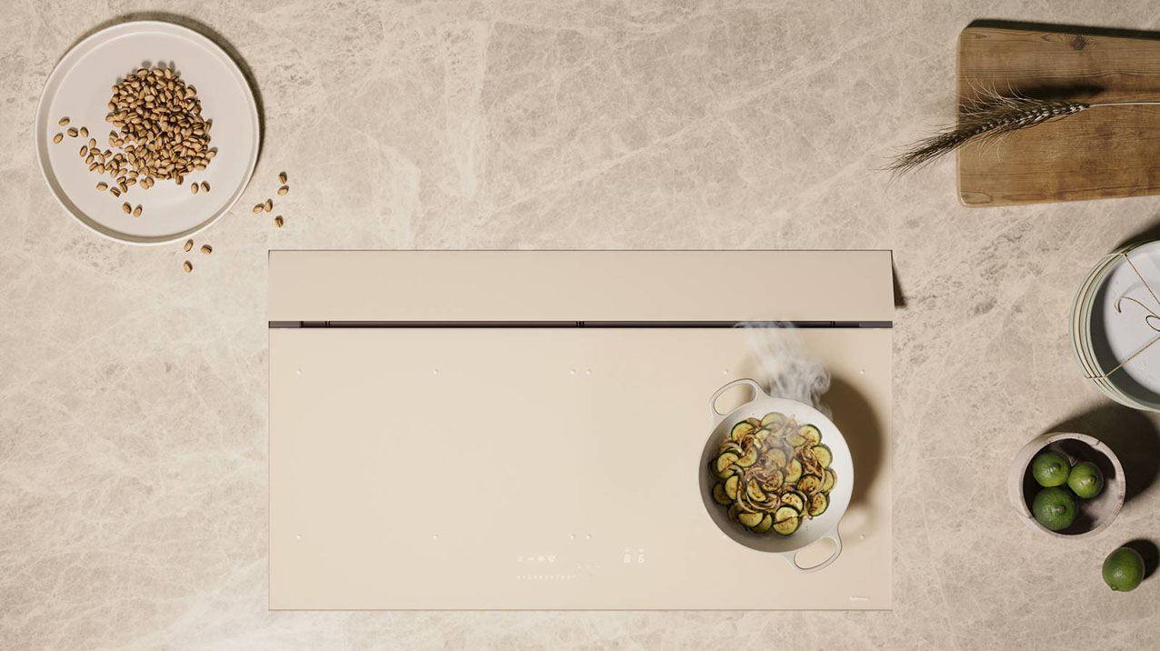 Con finitura in vetroceramica Ultra-Matt, contraddistinta da una tecnologia antigraffio più avanzata, una maggiore resistenza e una ridotta visibilità delle impronte, facilitando la pulizia, Brera Slim di Falmec è proposta in due nuove varianti colore opaco champagne e grigio, con possibilità di personalizzazione cromatica. Disponile largo fino a 90 cm, ha aspirazione posteriore grazie a un flap system con apertura automatica. Il piano ha funzione di rilevamento pentole, mantenimento della temperatura, timer e bridge. Prezzo da rivenditore. www.falmec.com