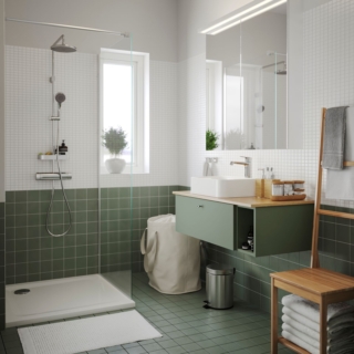La porta doccia OPPEJEN di Ikea in vetro temprato di sicurezza ha profili in alluminio anodizzato. Può essere usata per creare una doccia walk-in. Misura L 84 x H 199 cm. Prezzo 139 euro. www.ikea.com La porta doccia OPPEJEN di Ikea in vetro temprato di sicurezza ha profili in alluminio anodizzato. Può essere usata per creare una doccia walk-in. Misura L 84 x H 199 cm. Prezzo 139 euro. www.ikea.com