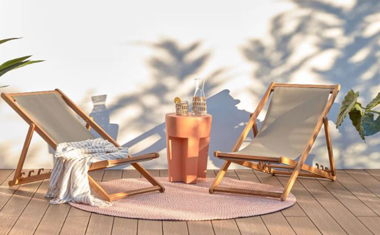Collocato tra le sdraio dà vita ad una zona relax in giardino il tappeto rotondo Rodhe di Kave Home prodotto a mano in PET color terracotta, ottenuto da bottiglie in plastica riciclata. Ogni pezzo è caratterizzato da sfumature diverse che lo rendono unico; è impermeabile e resistente ai raggi UV. Misura Ø 150 cm. Prezzo 119 euro. https://kavehome.com Collocato tra le sdraio dà vita ad una zona relax in giardino il tappeto rotondo Rodhe di Kave Home prodotto a mano in PET color terracotta, ottenuto da bottiglie in plastica riciclata. Ogni pezzo è caratterizzato da sfumature diverse che lo rendono unico; è impermeabile e resistente ai raggi UV. Misura Ø 150 cm. Prezzo 119 euro. https://kavehome.com