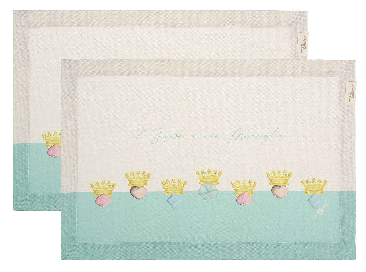 Sono facili da pulire grazie al trattamento antimacchia le tovagliette della Linea Incanto di Primavera di Thun; sono realizzate in resistente poliestere nelle luminose sfumature pastello. Misurano L 33 x P 45 cm. Prezzo 16,90 euro per il set da 2 pezzi. https://www.thun.com