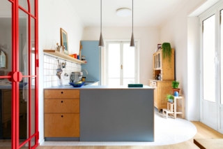 11 Cucina
Materiale: Cucina firmata Dasganzeleben. Graniglia firmata Grandinetti
modello “minestrone primavera”. Rivestimento cucina Leroy Merlin. Mobile cucina vintage di
proprietà della coppia.