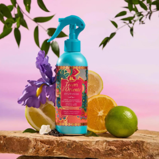 Lo spray Ayurveda diffonde nell’ambiente note calde, avvolgenti e rivitalizzanti, ispirate ai profumi della tradizione ayurvedica. https://www.tesoridoriente.com/ Lo spray Ayurveda diffonde nell’ambiente note calde, avvolgenti e rivitalizzanti, ispirate ai profumi della tradizione ayurvedica. https://www.tesoridoriente.com/