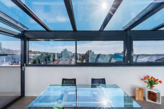 All'interno della villa firmata dall’architetta Mayya Sargsyan (YY Studio, www.yystudio.it), i serramenti panoramici di BT Glass sono integrati con i monoblocchi Alpac modello Presystem SPC, una soluzione tecnica evoluta che garantisce elevate prestazioni termoacustiche, riduzione dei ponti termici e un’estetica essenziale. Si realizza su misura, prezzo su preventivo. www.btglass.it All'interno della villa firmata dall’architetta Mayya Sargsyan (YY Studio, www.yystudio.it), i serramenti panoramici di BT Glass sono integrati con i monoblocchi Alpac modello Presystem SPC, una soluzione tecnica evoluta che garantisce elevate prestazioni termoacustiche, riduzione dei ponti termici e un’estetica essenziale. Si realizza su misura, prezzo su preventivo. www.btglass.it