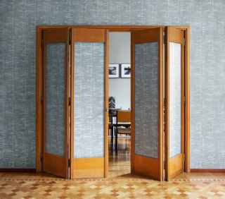 Con motivo geometrico sfumato
di ispirazione déco, Swing Wall
di Rubelli è realizzata con filati sostenibili su supporto in Tnt, trattato
antimacchia. Al metro costa 166 euro. www.rubelli.com Con motivo geometrico sfumato
di ispirazione déco, Swing Wall
di Rubelli è realizzata con filati sostenibili su supporto in Tnt, trattato
antimacchia. Al metro costa 166 euro. www.rubelli.com