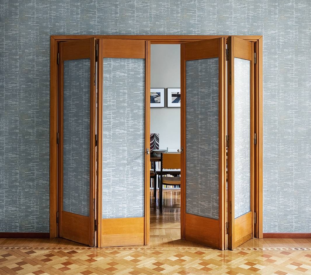 Con motivo geometrico sfumato
di ispirazione déco, Swing Wall
di Rubelli è realizzata con filati sostenibili su supporto in Tnt, trattato
antimacchia. Al metro costa 166 euro. www.rubelli.com Con motivo geometrico sfumato
di ispirazione déco, Swing Wall
di Rubelli è realizzata con filati sostenibili su supporto in Tnt, trattato
antimacchia. Al metro costa 166 euro. www.rubelli.com