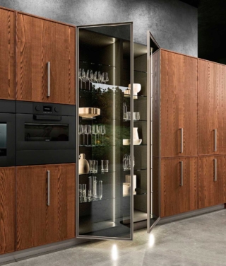 Il nuovo profilo RAIL, di estruso di alluminio in elettrocolore del modello Guadalupe di ARAN Cucine,
è disponibile nero o titanio (spess. 26 mm), qui con
vetro fumé. Un elemento base da 60 cm costa 612 euro + Iva. www.arancucine.it Il nuovo profilo RAIL, di estruso di alluminio in elettrocolore del modello Guadalupe di ARAN Cucine,
è disponibile nero o titanio (spess. 26 mm), qui con
vetro fumé. Un elemento base da 60 cm costa 612 euro + Iva. www.arancucine.it