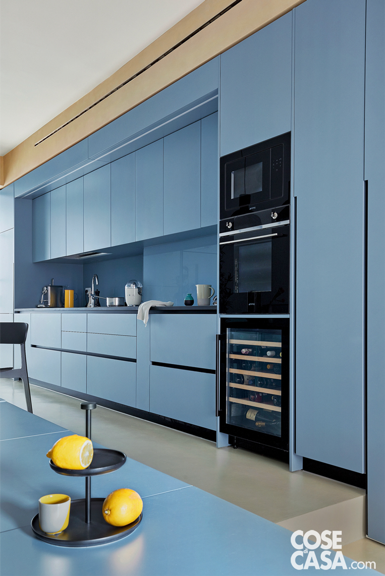 Cucina in laccato azzurro polvere Cucina in laccato azzurro polvere