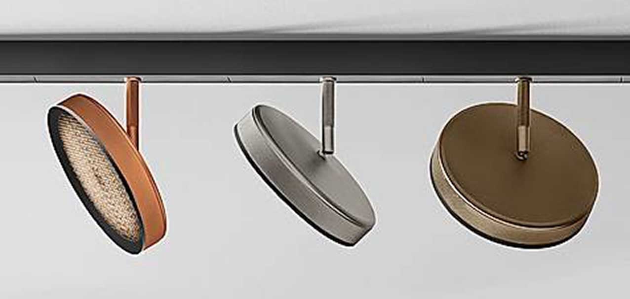 Lampada orientabile con attacco
a binario Overfly Track 48V di Olev.
www.olevlight.com.
