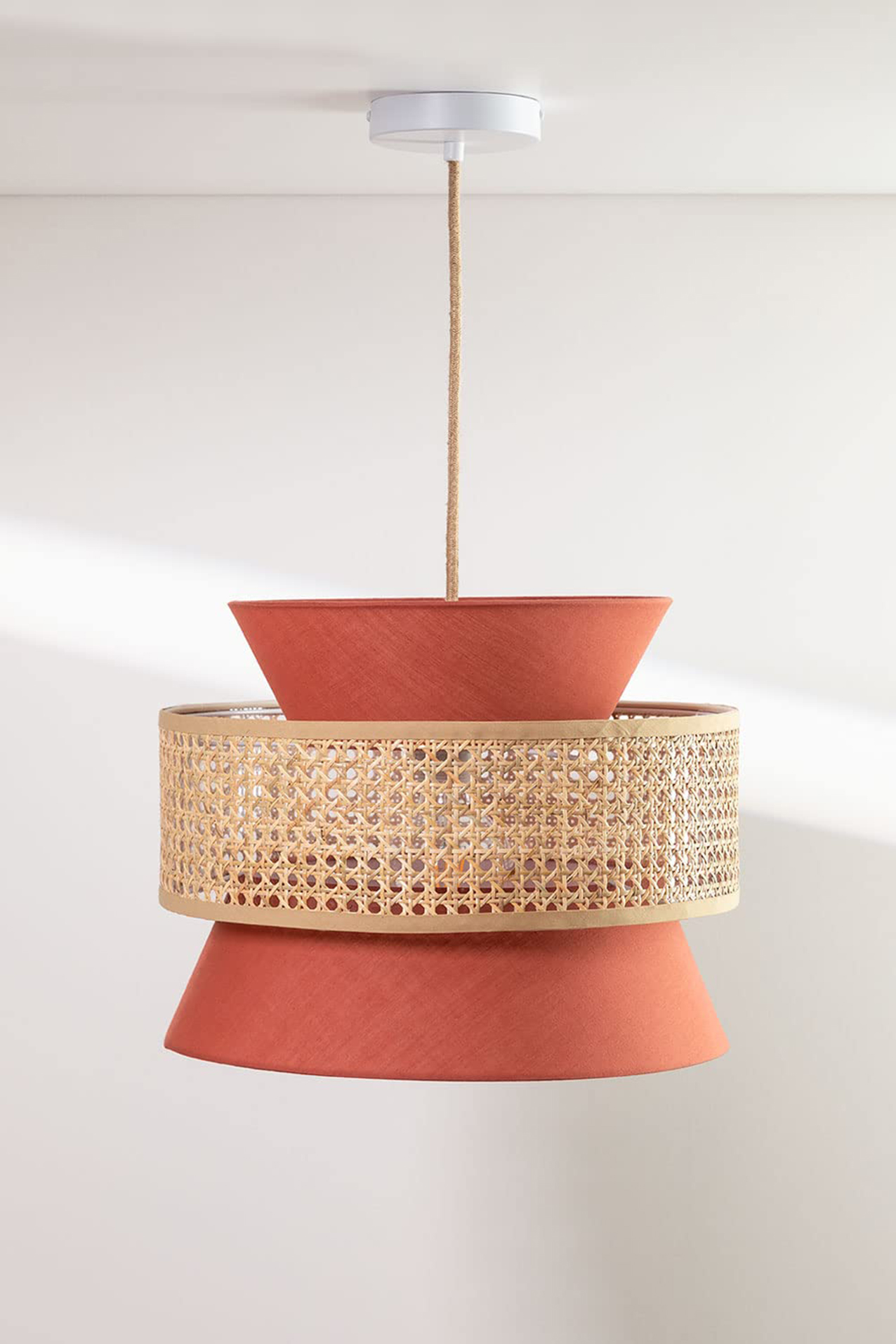 Lampada
a sospensione
Yereh di Sklum
(www.sklum.com)