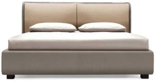 Avvolgendo il perimetro inferiore del letto,
la testiera crea un guscio elegante
che accoglie due grandi cuscini, con
materiali e finiture personalizzabili.Dolly di Calligaris è disponibile in tre varianti di piedino in legno e una in metallo, con la possibilità di scegliere l’estetica e l’altezza da terra che più aggradano; prevede inoltre una rete fissa o il vano contenitore e il rivestimento in stoffa o pelle. Misura L 186 x P 226 x H 108 cm; costa 3.383 euro. www.calligaris.com Avvolgendo il perimetro inferiore del letto,
la testiera crea un guscio elegante
che accoglie due grandi cuscini, con
materiali e finiture personalizzabili.Dolly di Calligaris è disponibile in tre varianti di piedino in legno e una in metallo, con la possibilità di scegliere l’estetica e l’altezza da terra che più aggradano; prevede inoltre una rete fissa o il vano contenitore e il rivestimento in stoffa o pelle. Misura L 186 x P 226 x H 108 cm; costa 3.383 euro. www.calligaris.com