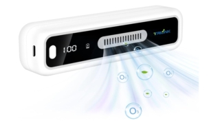 Il mini deodorante frigorifero USB di Trilink è un purificatore d'aria intelligente che riduce gli odori sgradevoli in ambienti chiusi come frigoriferi, congelatori, scarpiere, armadi, guardaroba, auto. Come deodorante per il frigorifero, la macchina ad ozono fa circolare l'ossigeno attivo negli angoli più lontani del tuo frigorifero: invece di assorbire gli odori, li elimina attivamente. È ricaricabile tramite USB, completamente automatico e non richiede manutenzione. Prezzo 28,99 euro. www.amazon.it Il mini deodorante frigorifero USB di Trilink è un purificatore d'aria intelligente che riduce gli odori sgradevoli in ambienti chiusi come frigoriferi, congelatori, scarpiere, armadi, guardaroba, auto. Come deodorante per il frigorifero, la macchina ad ozono fa circolare l'ossigeno attivo negli angoli più lontani del tuo frigorifero: invece di assorbire gli odori, li elimina attivamente. È ricaricabile tramite USB, completamente automatico e non richiede manutenzione. Prezzo 28,99 euro. www.amazon.it