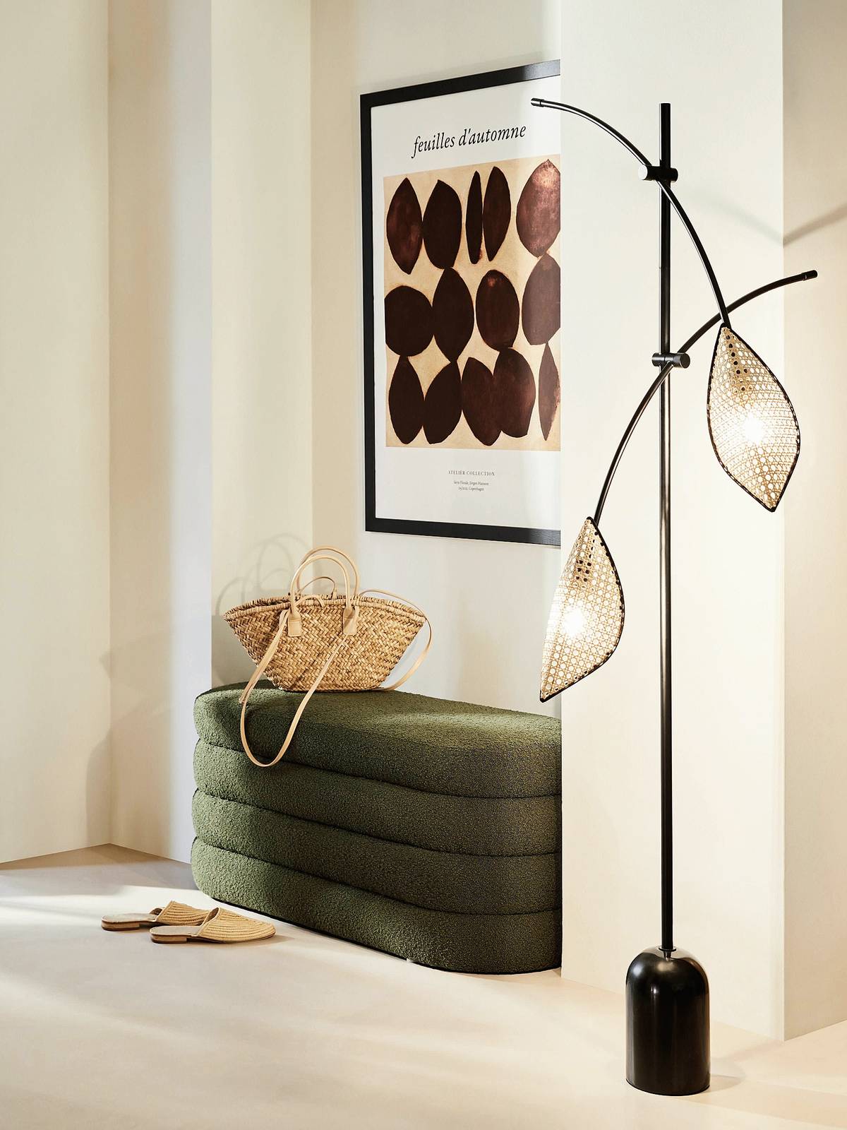 La panca Alto di Westwing Collection è rivestita in tessuto bouclé; misura L 110 x P 45 x H 47 cm. Costa 319 euro. www.westwing.it